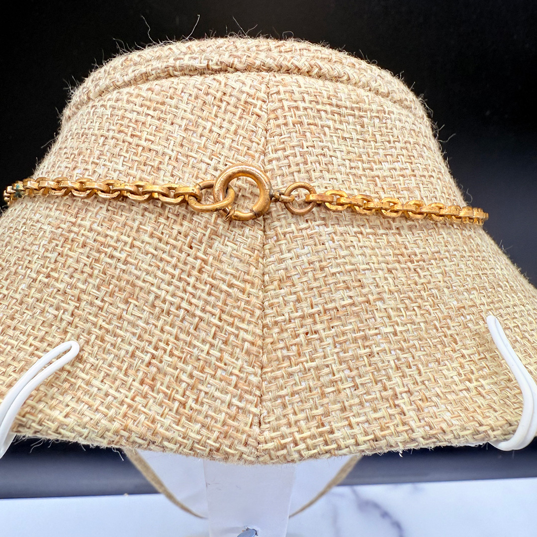 Vintage faux jade pendant necklace.