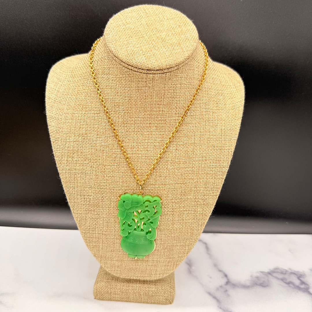 Vintage faux jade pendant necklace.