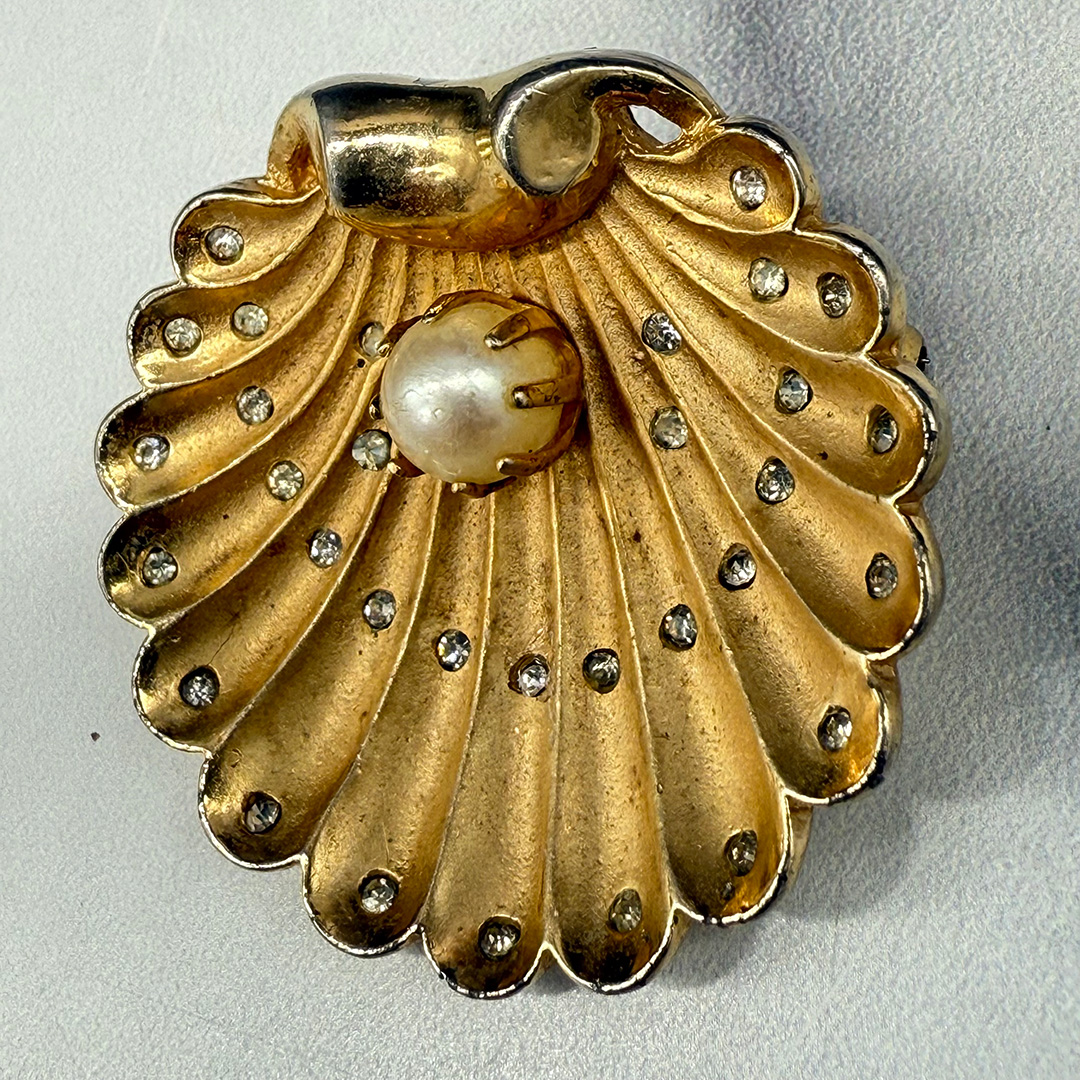 1940 figural shell brooch with pearl.