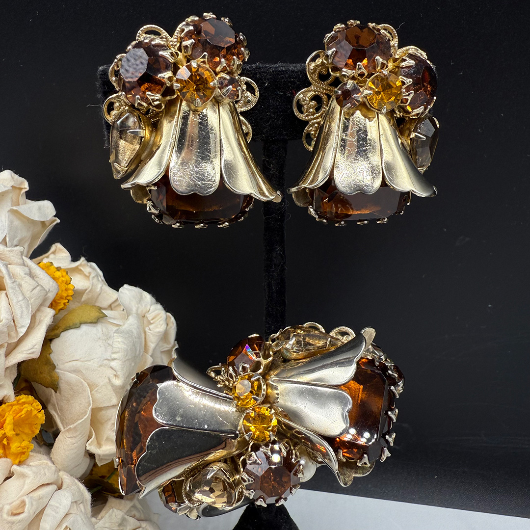 Vintage topaz-colored rhinestone clamper set.