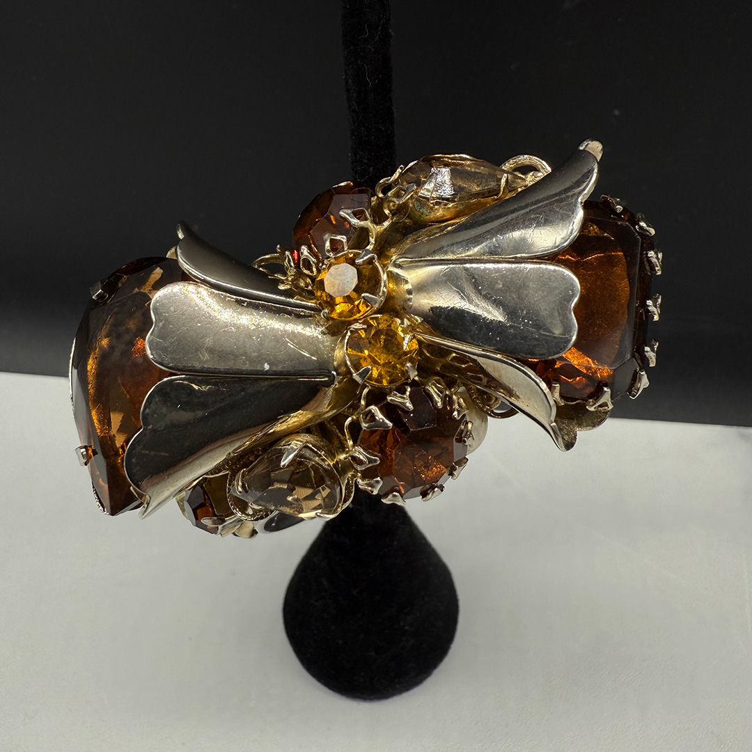 Vintage topaz-colored rhinestone clamper set.