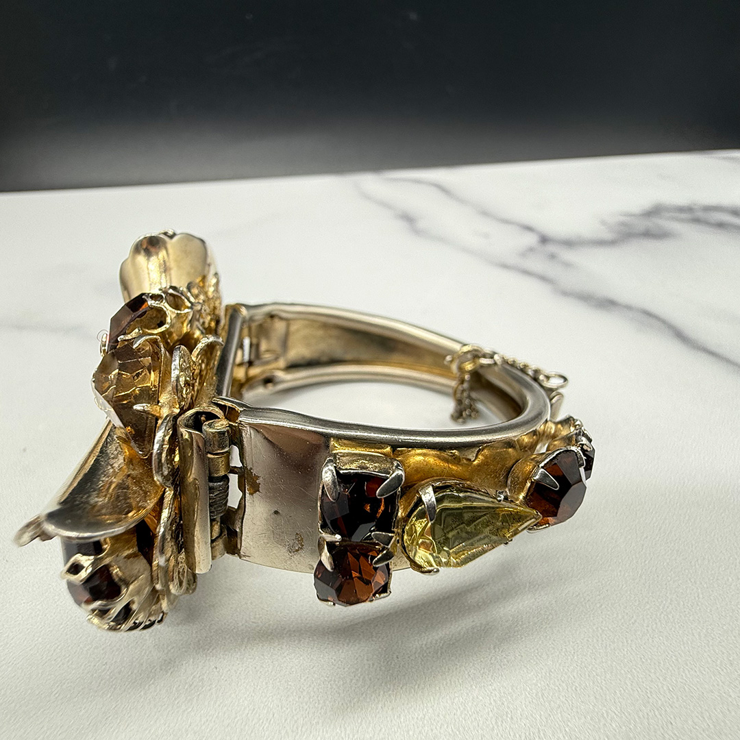 Vintage topaz-colored rhinestone clamper set.