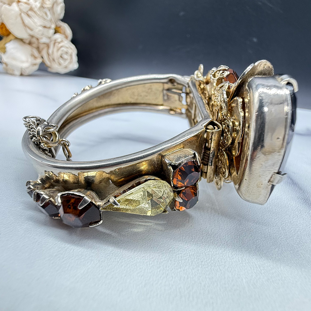 Vintage topaz-colored rhinestone clamper set showing damaged rhinestone.