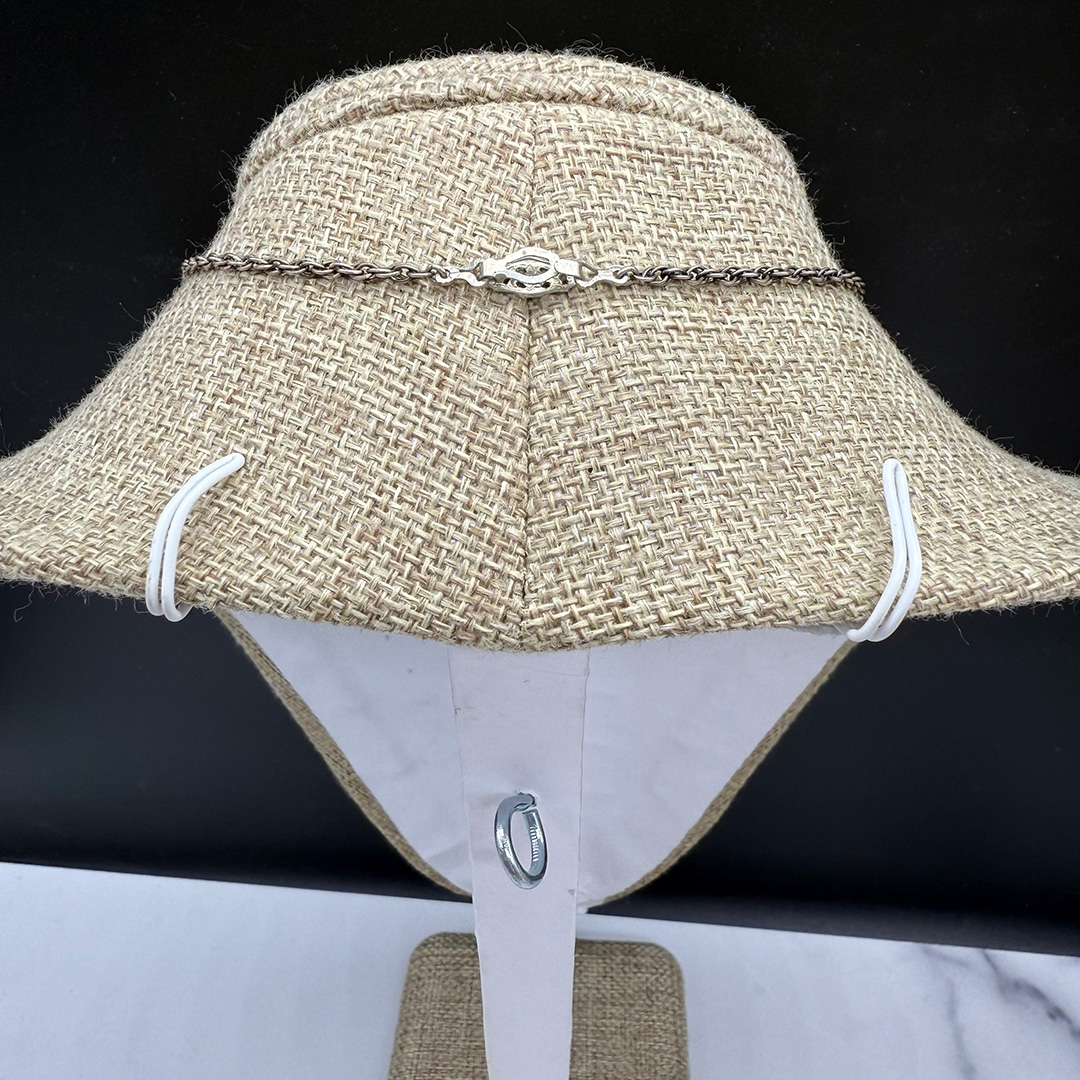 1930s Deco-style sautoir necklace back.