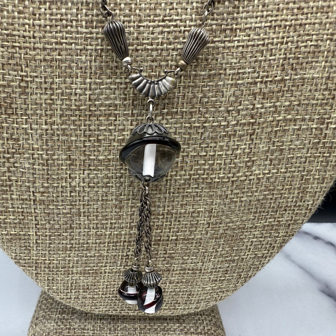 1930s Deco-style sautoir necklace up close.